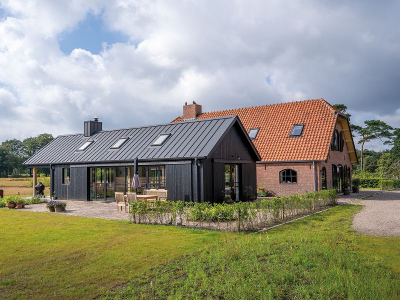 Lava op bijgebouw Woonboerderij