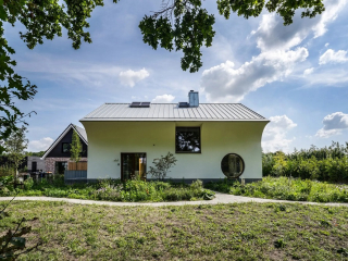 <h1>Zinken dak op woonhuis Zeist</h1>