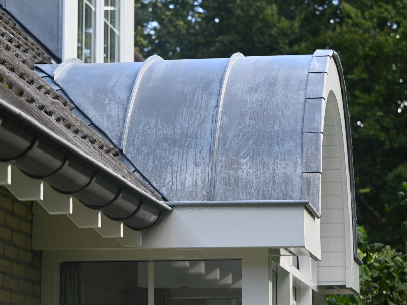 Dakkapel en ronde entree zink Bilthoven