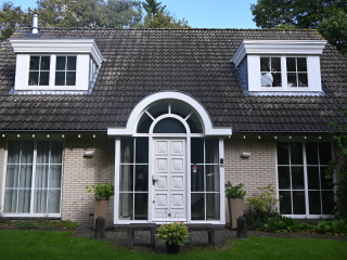 <h1>Dakkapel en ronde entree zink Bilthoven</h1>