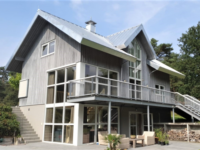 Villa met zinken dak